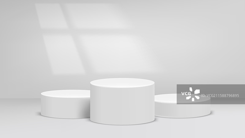 空旷明亮的工作室，窗光洒落，讲台静立。图片素材