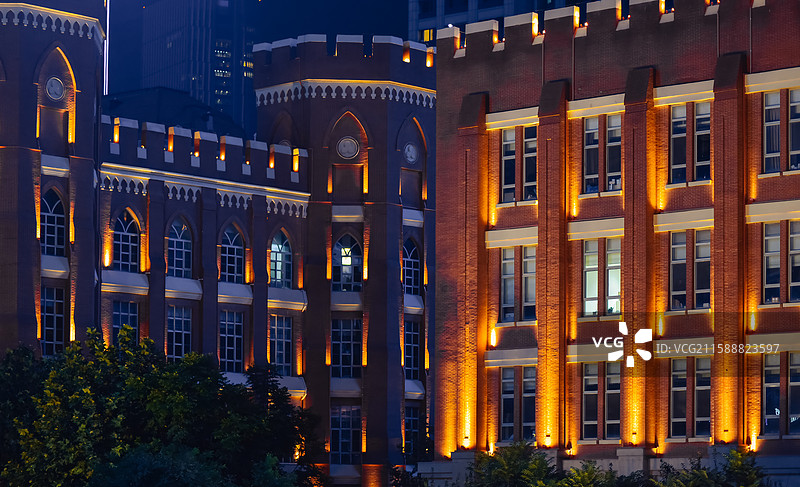 天津市津湾广场海河沿岸张自忠路欧式建筑夜景图片素材