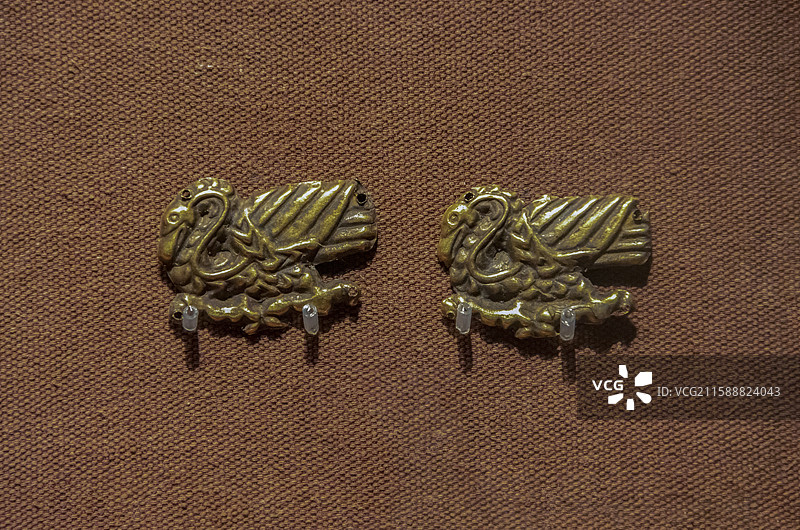 内蒙古博物院：鹰形金饰（战国，鄂尔多斯市杭锦旗阿鲁柴登墓地出土，内蒙古博物院藏；一级文物）图片素材