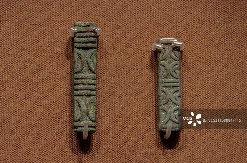 内蒙古博物院：长方形管状青铜饰（春秋—战国，鄂尔多斯市杭锦旗桃红巴拉墓地出土，内蒙古博物院藏）图片素材