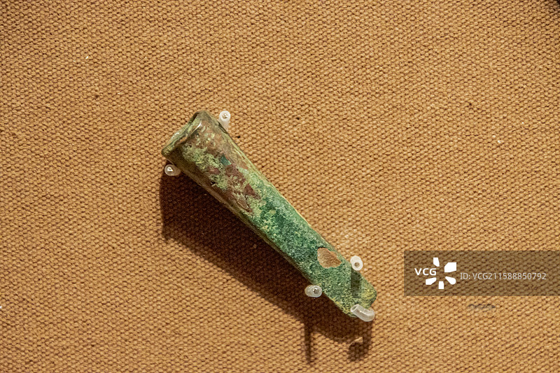 内蒙古博物院：青铜凿（春秋—战国，鄂尔多斯市杭锦旗桃红巴拉墓地出土，内蒙古博物院藏）图片素材
