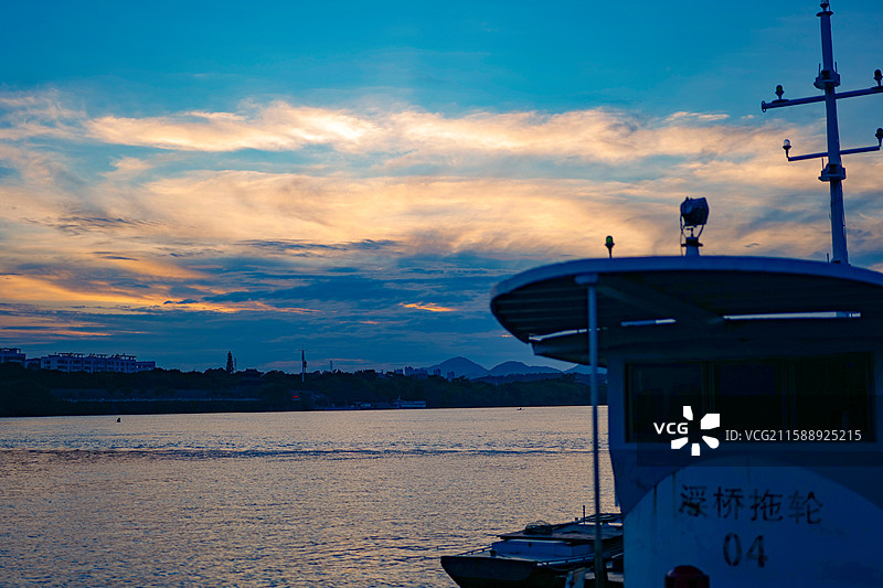 赣州古浮桥边的船图片素材