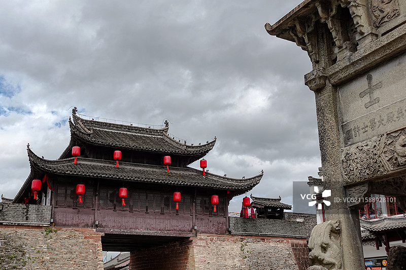 许国石坊与阳和门安徽黄山市徽州古城徽派建筑马头墙古街古巷图片素材