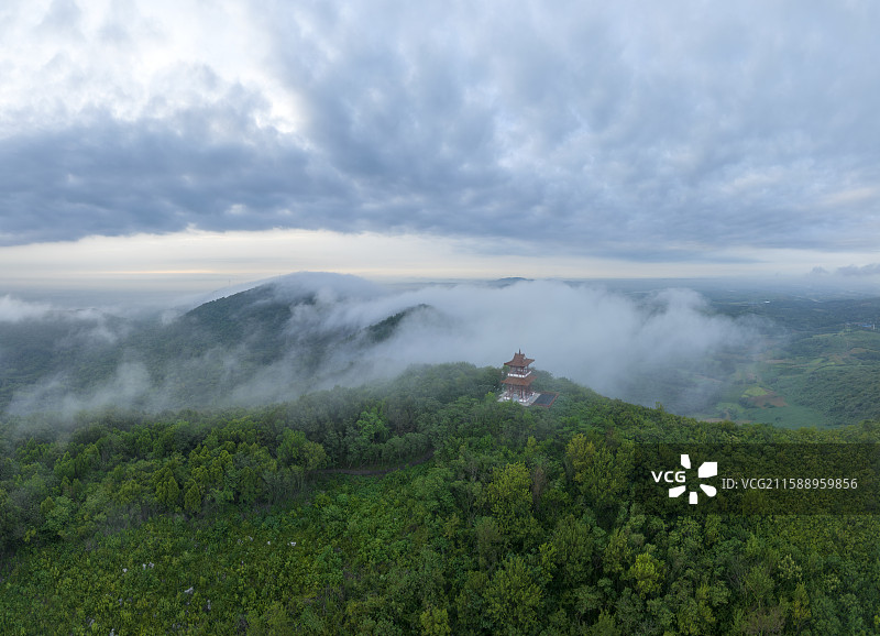 航拍襄阳鹿门山国家森林公园望江亭景观云海云雾自然风光图片素材