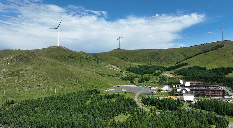 航拍8月份的河北承德丰宁神仙谷七彩森林景区图片素材