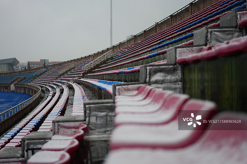 雪后空旷的体育场看台图片素材