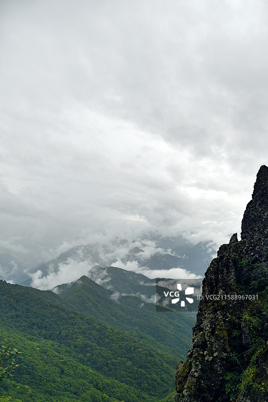 层峦叠嶂的南宫山国家森林公园云雾缭绕图片素材