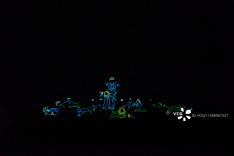 荧光舞 黑光下的舞者图片素材
