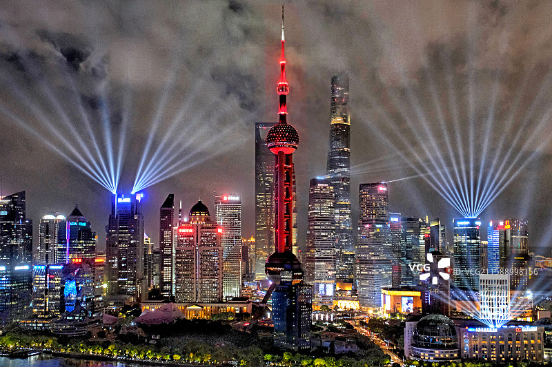 上海璀璨灯光秀 The dazzling light show in Shanghai图片素材