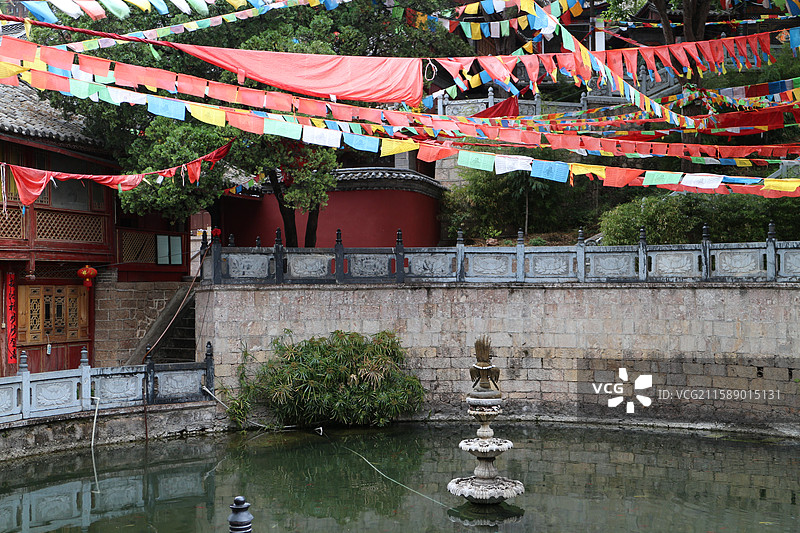 云南省丽江市丽江古城大研古镇大研镇：白马龙潭寺放生池图片素材