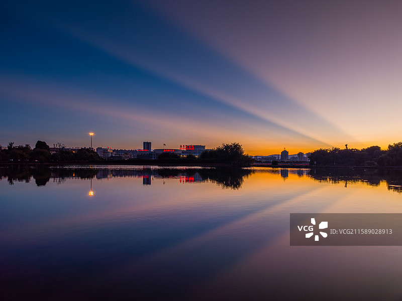 云南省玉溪市红塔区聂耳广场玉湖风光图片素材