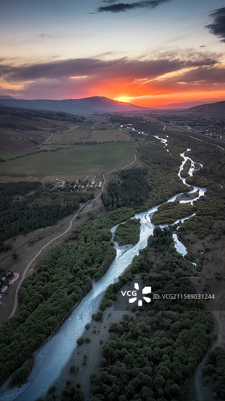 那拉提的日落图片素材