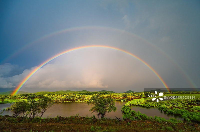黑龙江珍宝岛湿地公园雨中彩虹风景图片素材