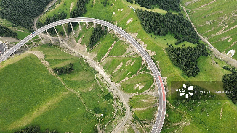 新疆赛里木湖果子沟大桥航拍图片素材