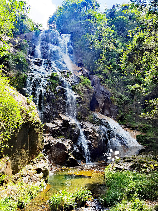 南岭国家森林公园里的瀑布图片素材