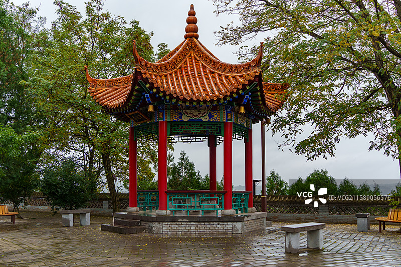 甘肃省庆阳市庆城县周祖陵景区内的凉亭图片素材