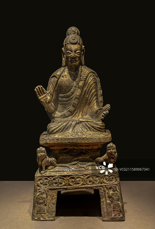 内蒙古博物院“太和八年”鎏金铜释迦佛像（北魏，呼和浩特市托克托县古城村古城遗址出土，内蒙古博物院藏）图片素材