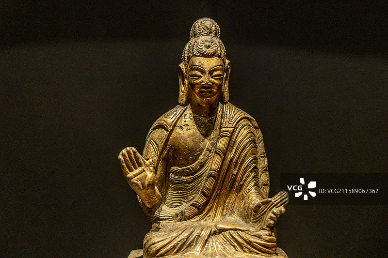 内蒙古博物院“太和八年”鎏金铜释迦佛像（北魏，呼和浩特市托克托县古城村古城遗址出土，内蒙古博物院藏）图片素材