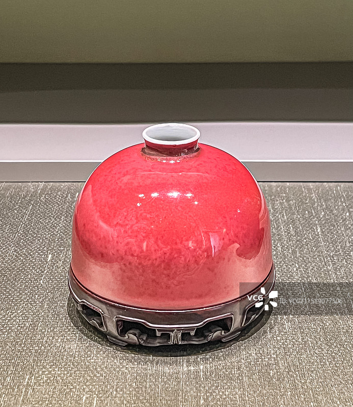 清代 豇豆红釉圆螭纹太白尊 苏州博物馆图片素材