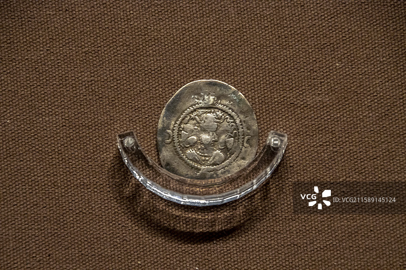 内蒙古博物院：卡瓦德银币（北魏，呼和浩特市回民区坝口子古城遗址出土，内蒙古博物院藏。一级文物）图片素材