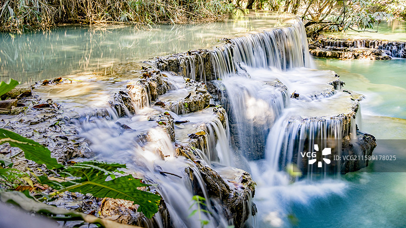 老挝琅勃拉邦关西瀑布图片素材