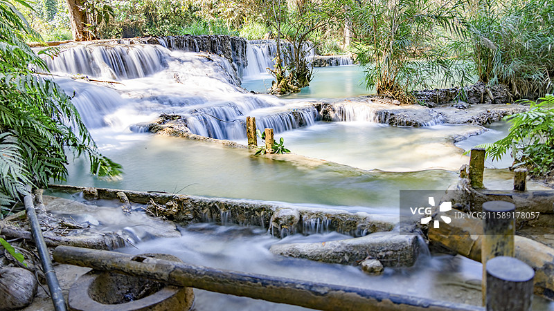 老挝琅勃拉邦关西瀑布图片素材