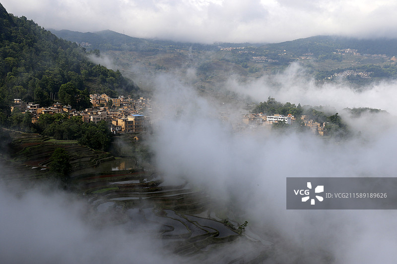 云南省红河州元阳县老鹰嘴麻栗寨图片素材