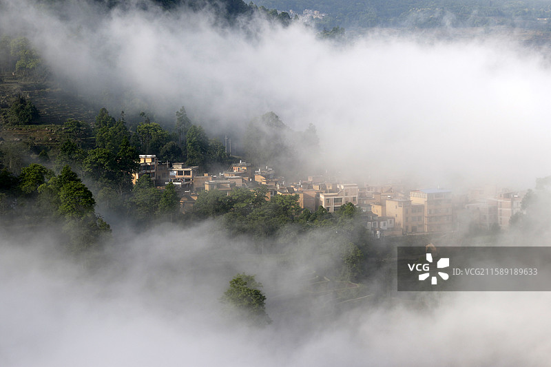 云南省红河州元阳县老鹰嘴麻栗寨图片素材