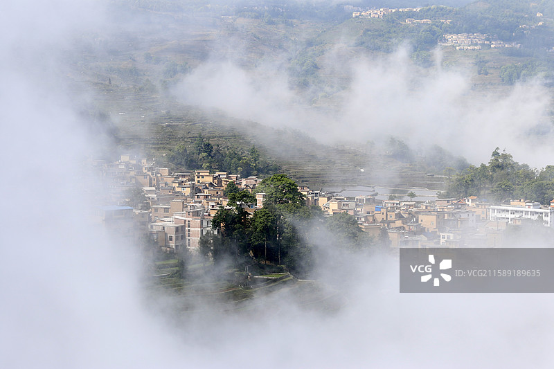 云南省红河州元阳县老鹰嘴麻栗寨图片素材