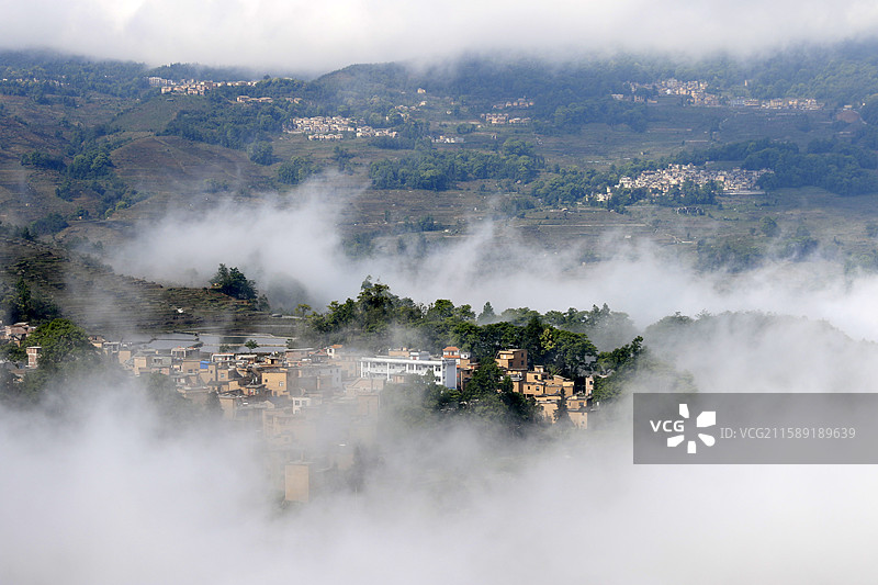 云南省红河州元阳县老鹰嘴麻栗寨图片素材