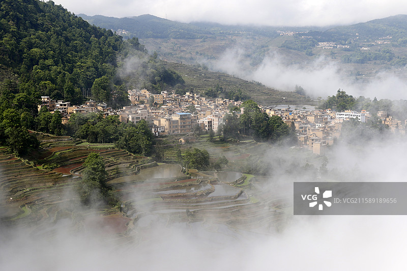 云南省红河州元阳县老鹰嘴麻栗寨图片素材