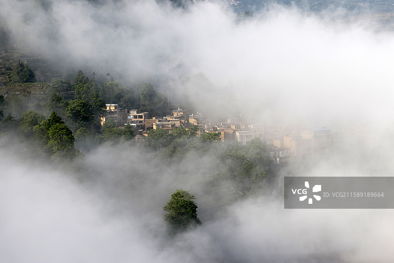 云南省红河州元阳县老鹰嘴麻栗寨图片素材