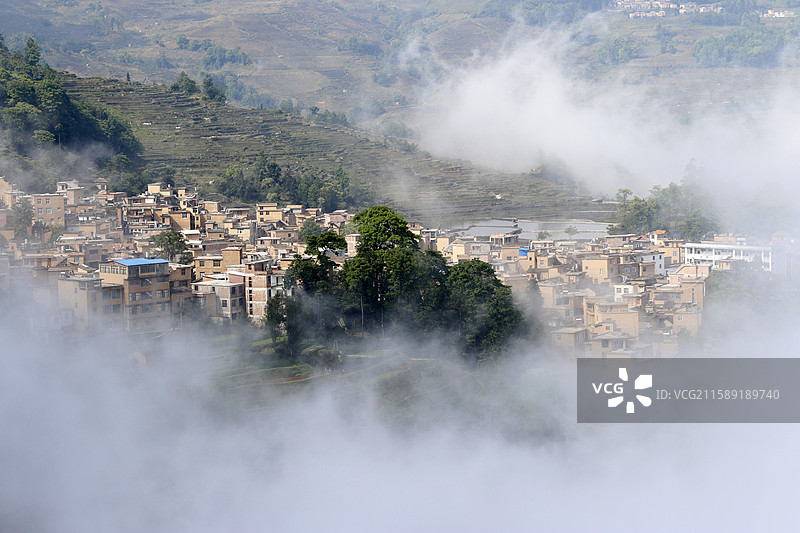 云南省红河州元阳县老鹰嘴麻栗寨图片素材