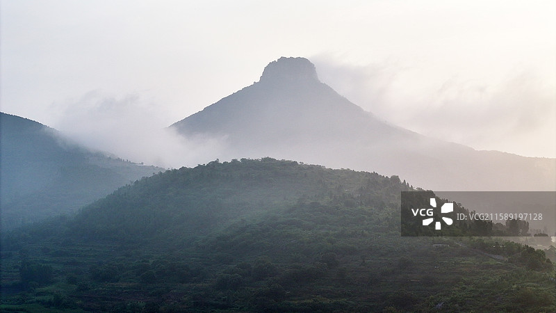 山东枣庄抱犊崮国家森林公园云海景观图片素材