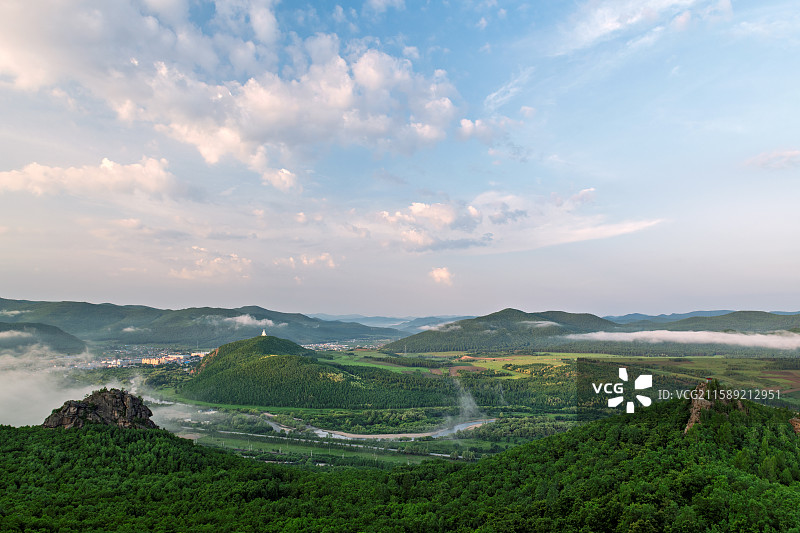 内蒙古自治区牙克石市巴林镇喇嘛山晨雾图片素材