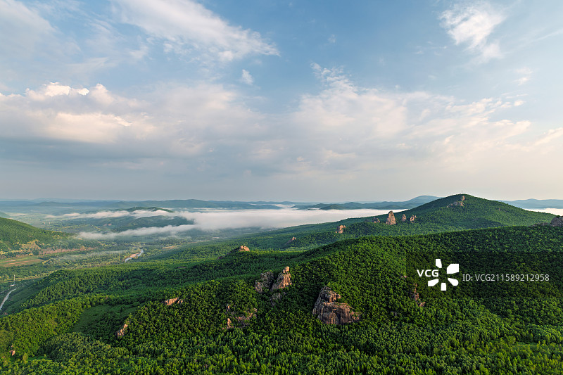 内蒙古自治区牙克石市巴林镇喇嘛山晨雾图片素材