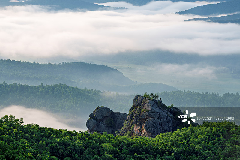 内蒙古自治区牙克石市巴林镇喇嘛山晨雾图片素材