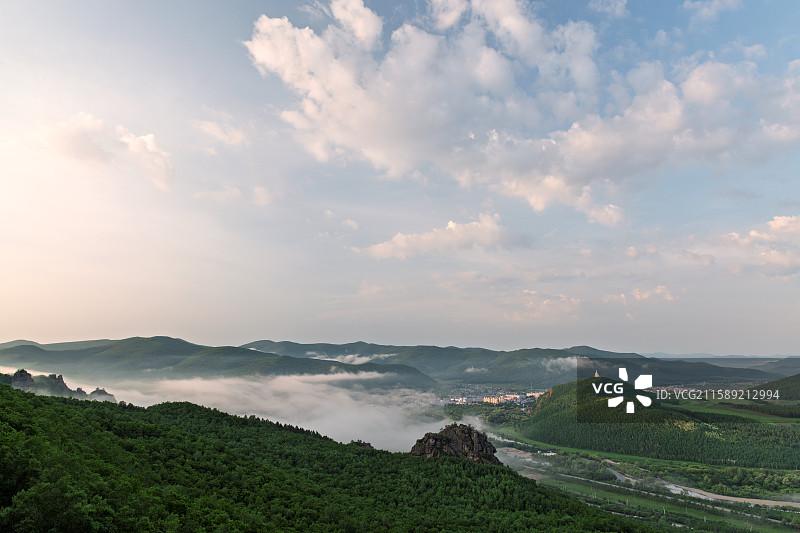 内蒙古自治区牙克石市巴林镇喇嘛山晨雾图片素材