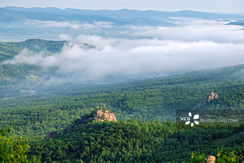 内蒙古自治区牙克石市巴林镇喇嘛山晨雾图片素材