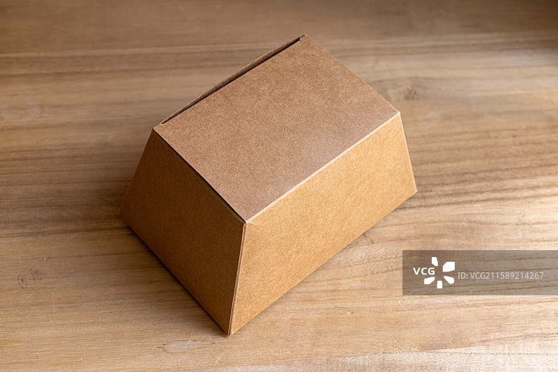 简洁的方形牛皮纸盒包装图片素材