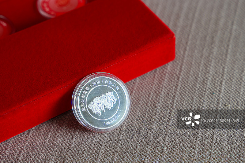 重庆公路运输（集团）有限公司成立60周年纪念银币（1952-2012）图片素材