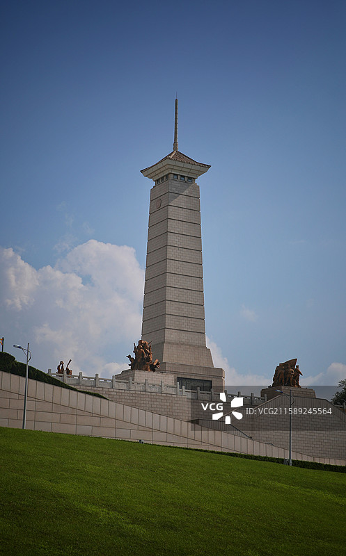 辽宁丹东市“抗美援朝纪念馆”门口纪念碑图片素材