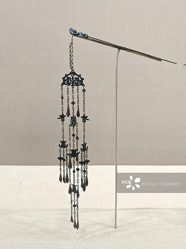 银珐琅彩吉庆有余形流苏步摇 清代 东岳庙 北京民俗博物馆藏图片素材