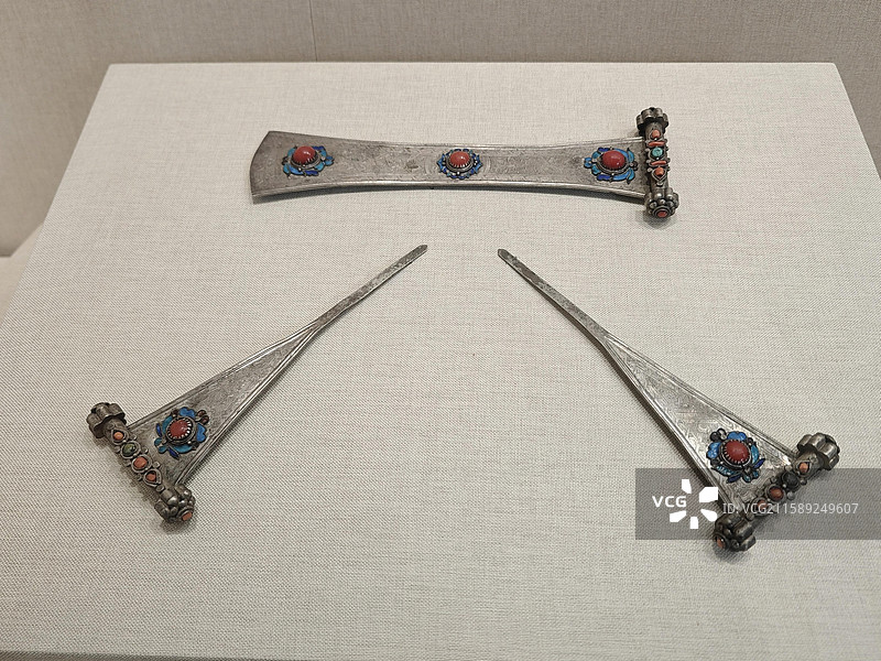 银珐琅彩镶珊瑚绿松石花卉纹扁方 清代 东岳庙 北京民俗博物馆藏图片素材