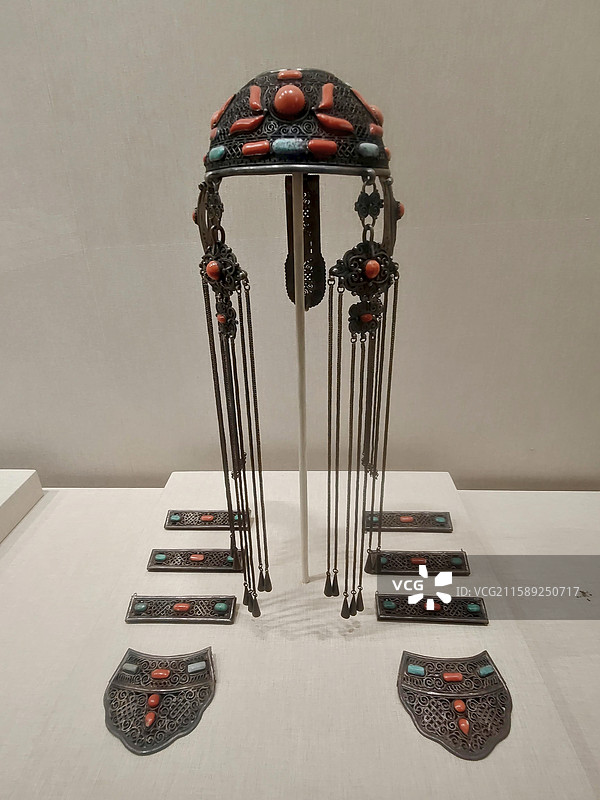 银垒丝镶珊瑚绿松石冠饰 清代 东岳庙 北京民俗博物馆藏图片素材