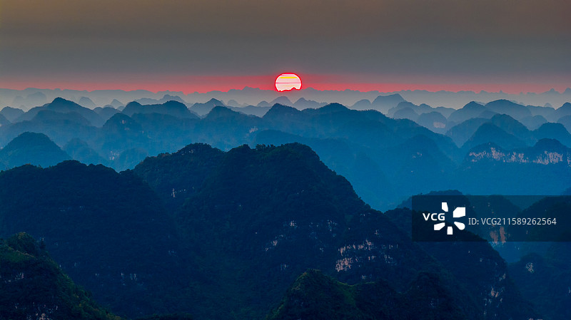 河池市金城江区喀斯特日出图片素材