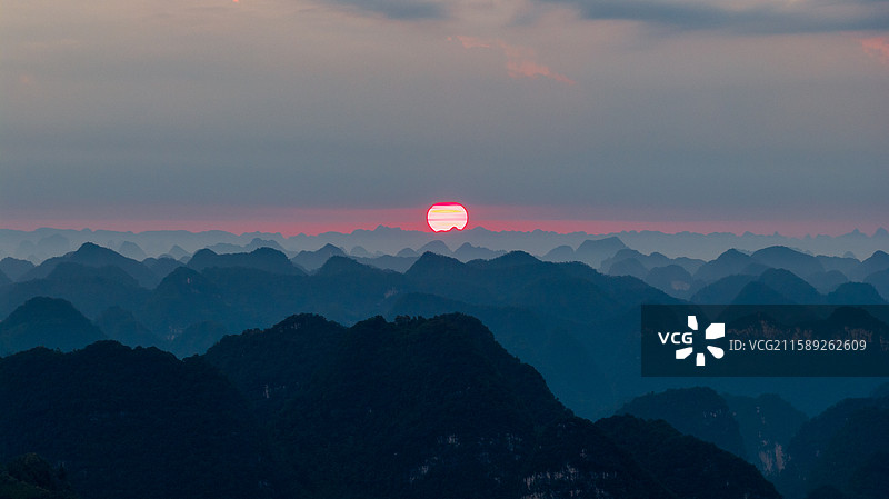 河池市金城江区喀斯特日出图片素材