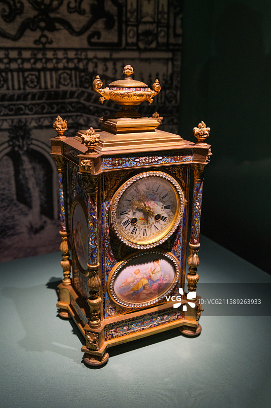 铜镀金珐琅座钟 19世纪末 法国制造 北京故宫博物院钟表馆（奉先殿）图片素材