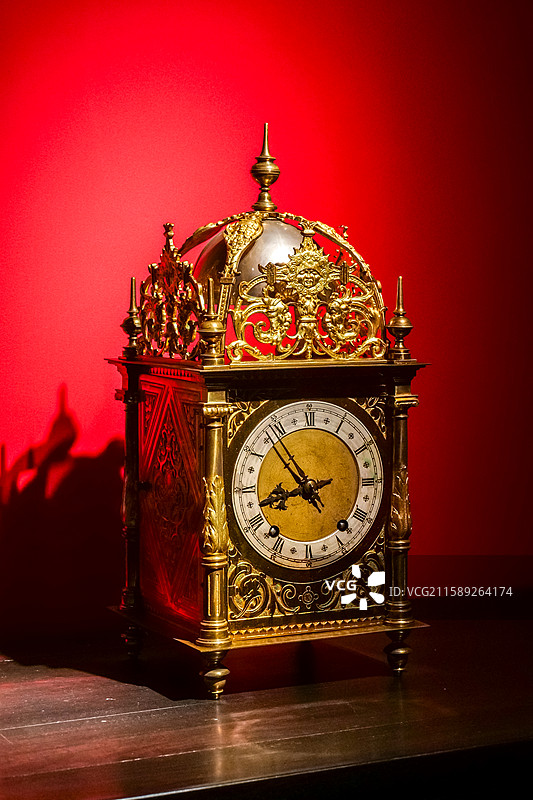 铜镀金四明钟 19世纪末 法国制造 北京故宫博物院珍宝馆图片素材
