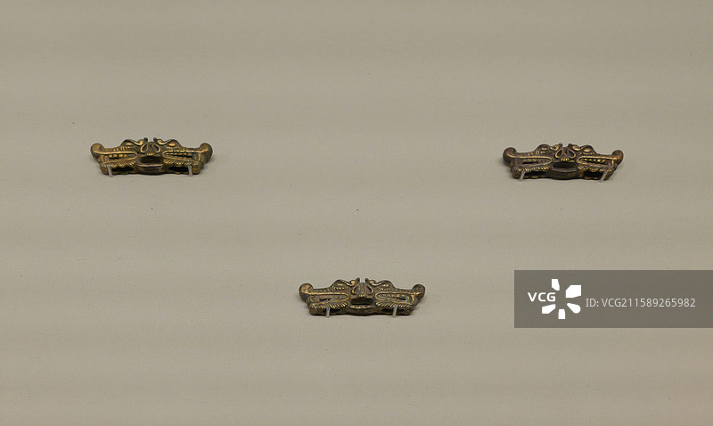 鎏金双龙首银饰件 辽 阿鲁科尔沁旗博物馆藏图片素材